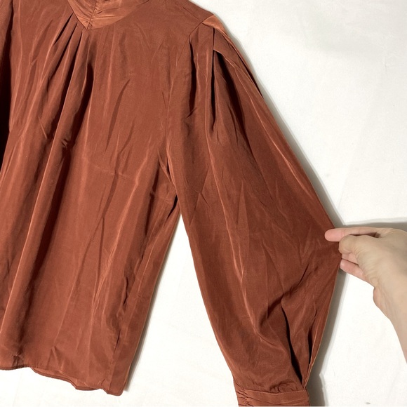 RW&CO. Rust Brown Long Sleeve Mock Neck Silky Blouse M - Picture 10 of 16